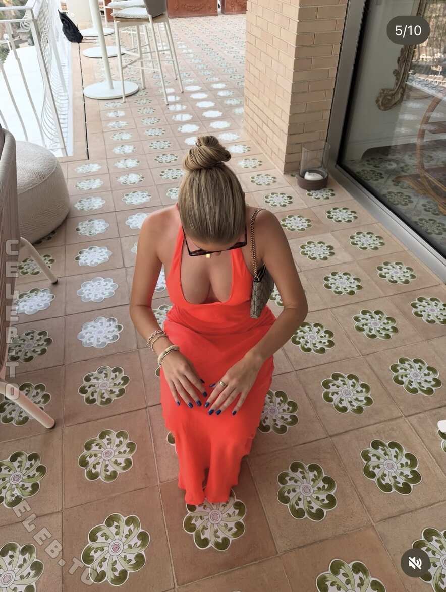 actuallyyhelen nude photo 2