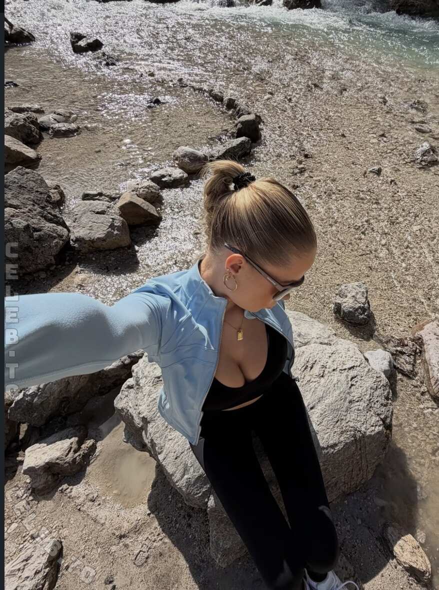 actuallyyhelen nude photo 4