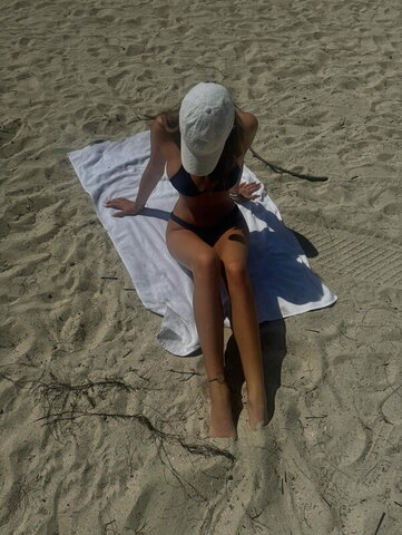 actuallyyhelen nude photo 7