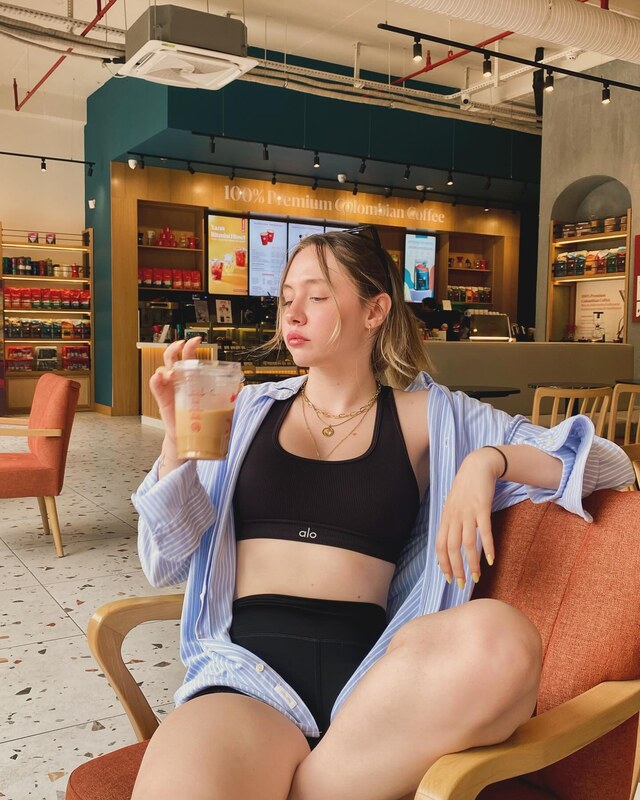 Ada Adanır nude photo 2
