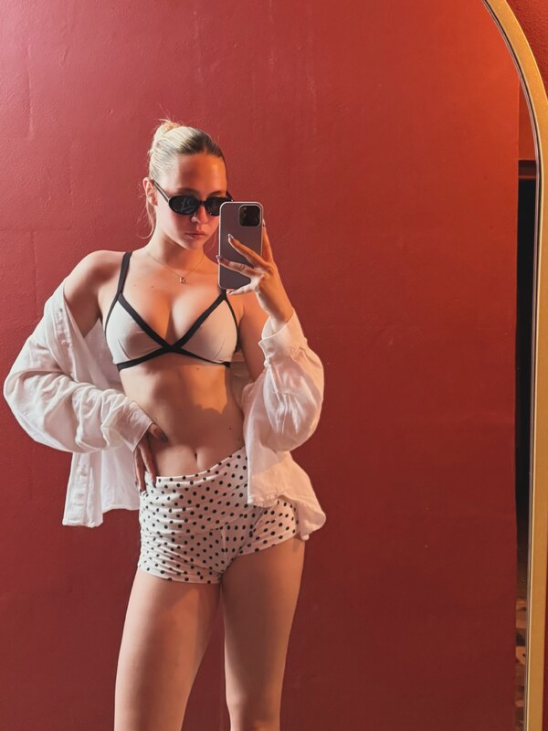 Ada Adanır nude photo 23