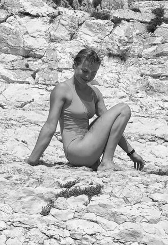 Ada Theilken nude photo 16