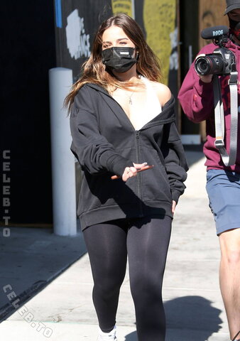 Addison Rae nude photo 2