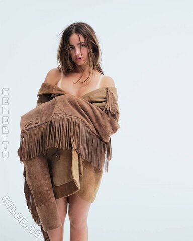 Addison Rae nude photo 3
