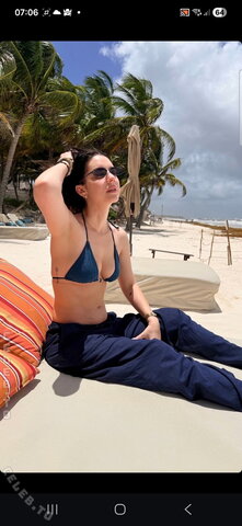 Adelaide Kane nude photo 6
