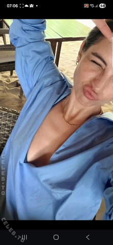 Adelaide Kane nude photo 5