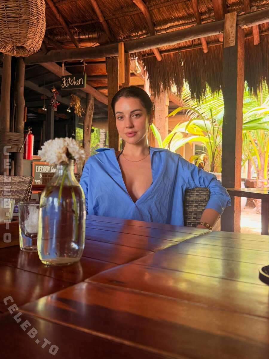 Adelaide Kane nude photo 6
