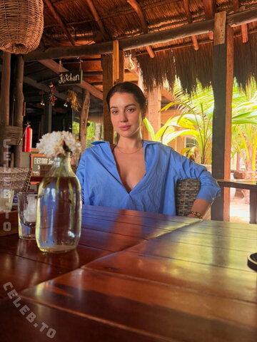 Adelaide Kane nude photo 2