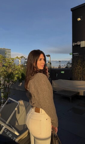 Adelina Noellee – Outfit Check 🍑