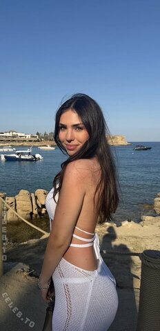 Adelina Noellee – Such a hot body🤩