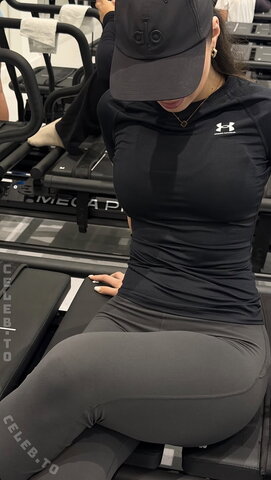 Adelina Noellee – Need more in leggings 😜