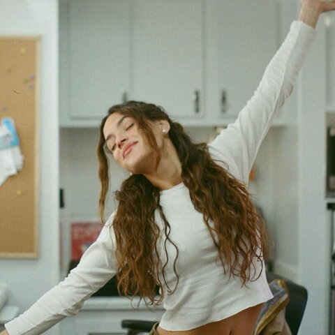 Adria Arjona Sexy (1 photo)