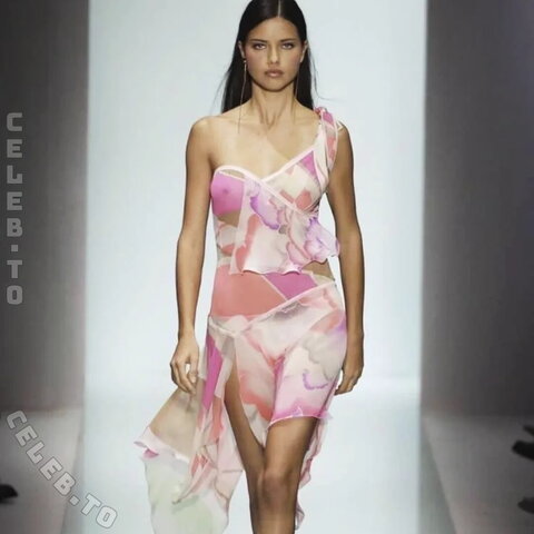 Adriana Lima for Leonard S/S 2004 fashion show.