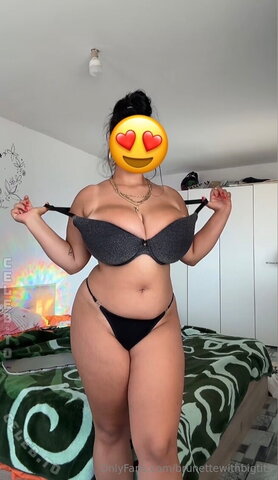 Adry Queen Hot (2 photos)