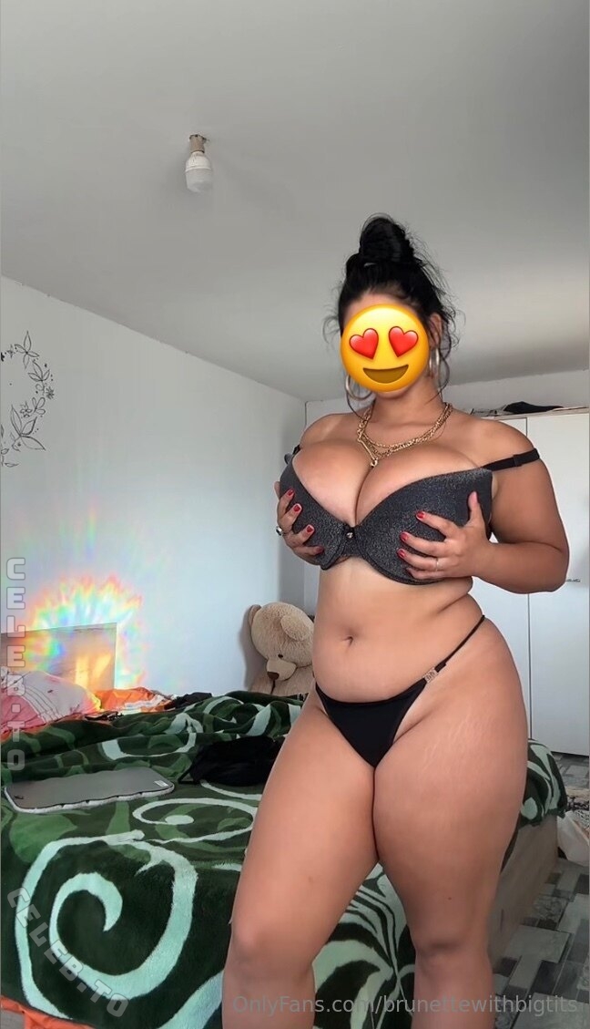 Adry Queen nude photo 2