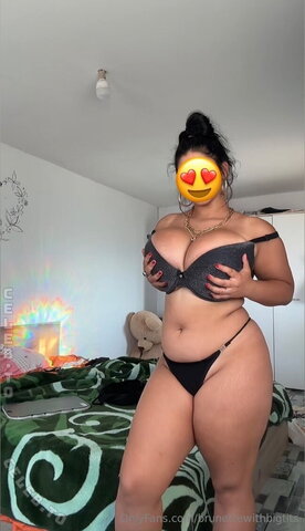 Adry Queen nude photo 4