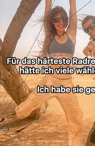 Affe auf Bike nude photo 3