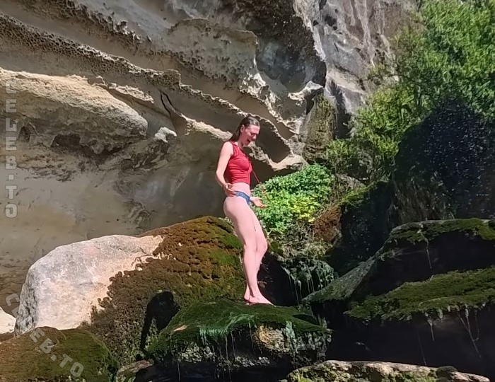 Affe auf Bike nude photo 5