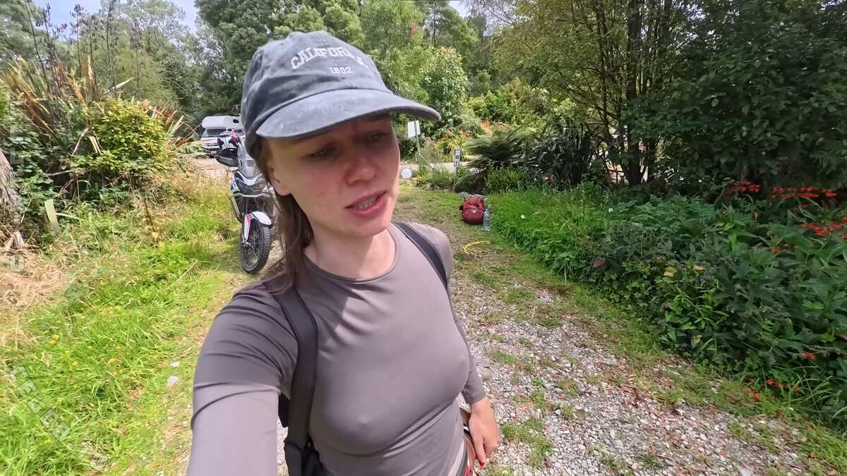 Affe auf Bike nude photo 4