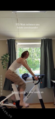 Affe auf Bike nude photo 23