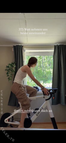 Affe auf Bike nude photo 21