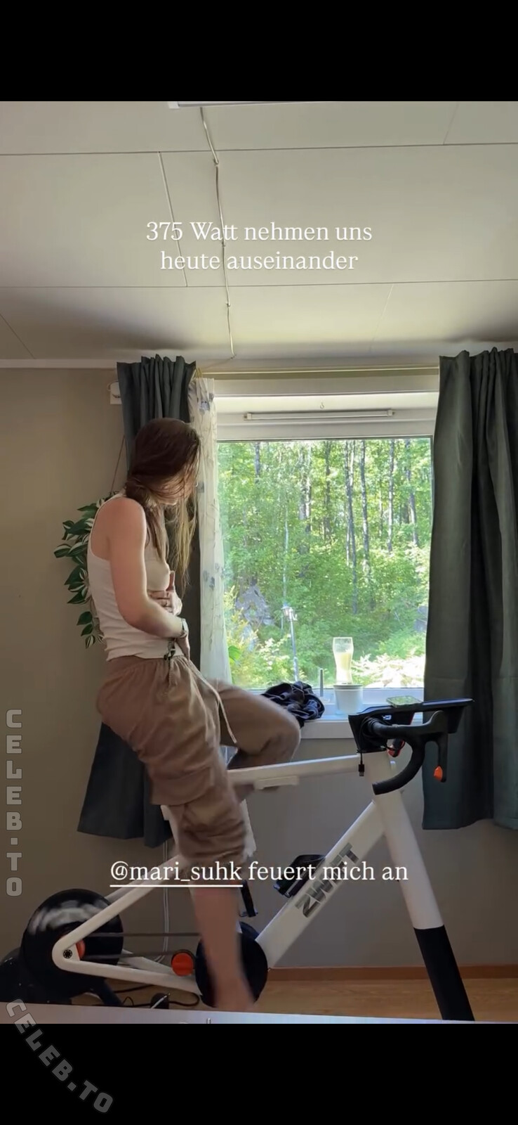 Affe auf Bike nude photo 1