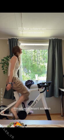 Affe auf Bike nude photo 14