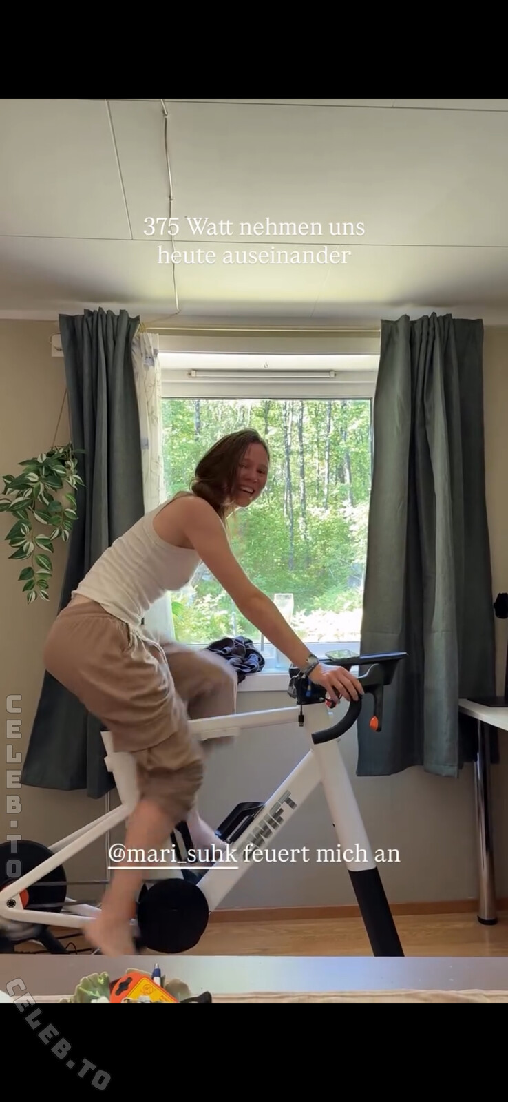 Affe auf Bike nude photo 8