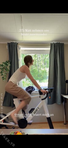 Affe auf Bike nude photo 12