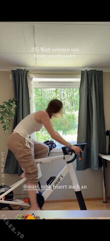 Affe auf Bike nude photo 11