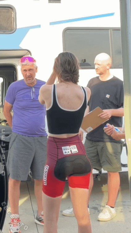 Affe auf Bike nude photo 1