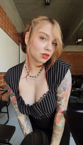 Aggy nude photo 12