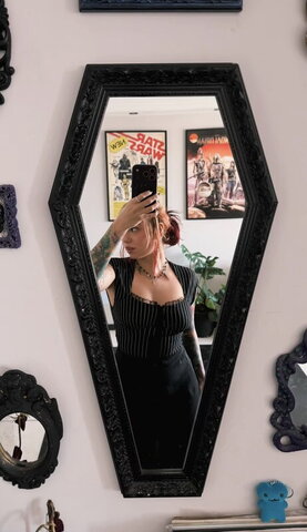 Aggy nude photo 11