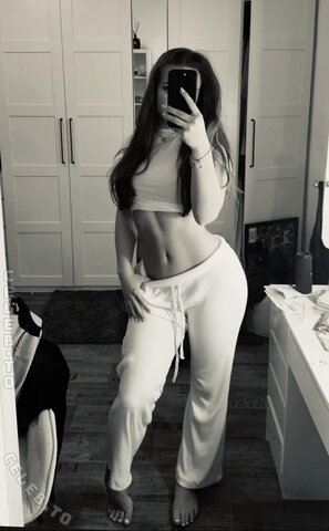 aileen.slf nude photo 17