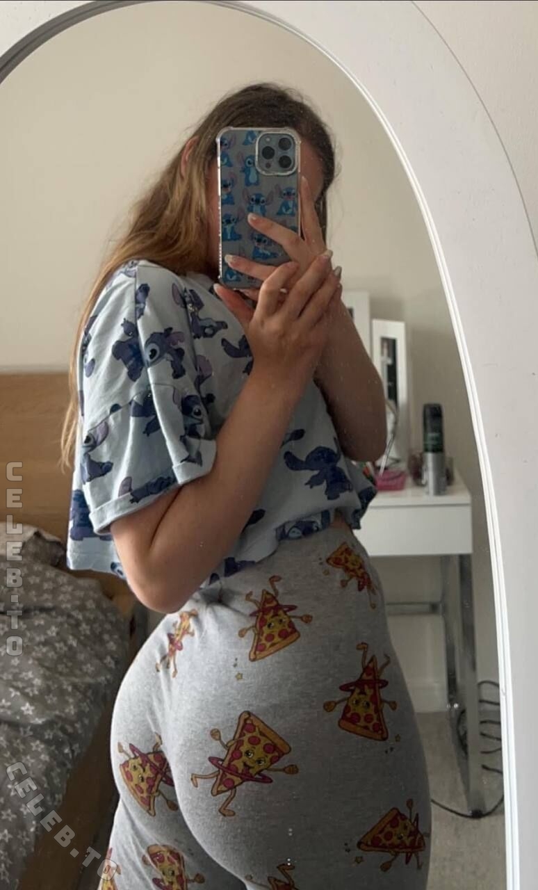 Aimee Townsend nude photo 1