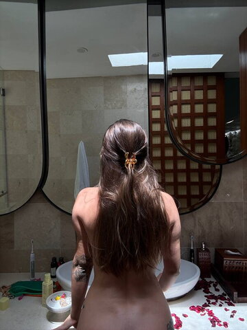 Aisultana Hot (5 photos)