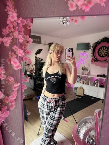 Akkcess nude photo 17