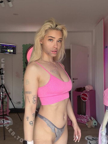 Akkcess nude photo 2