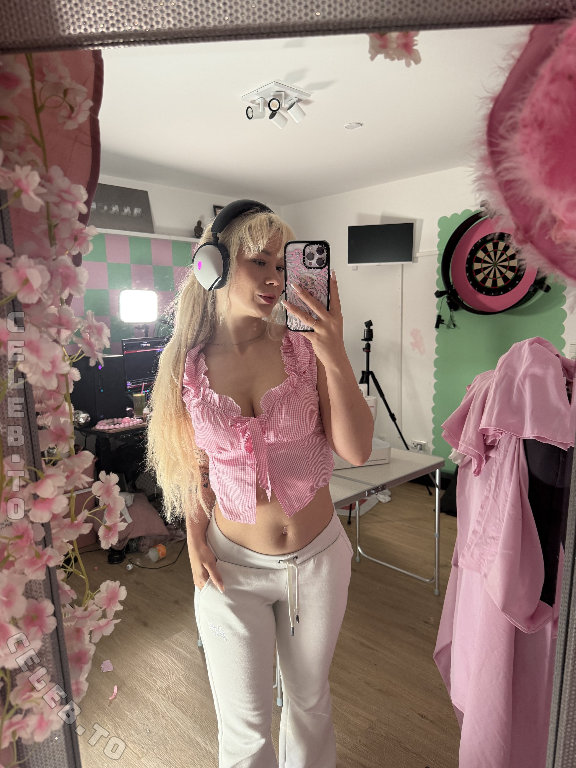 Akkcess nude photo 3
