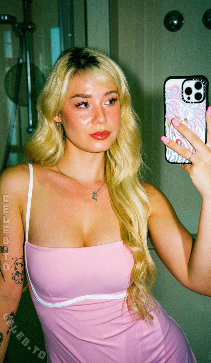 Akkcess nude photo 1