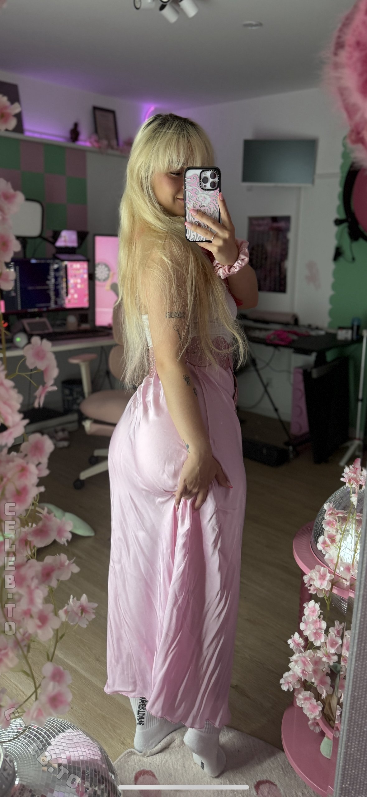 Akkcess nude photo 1
