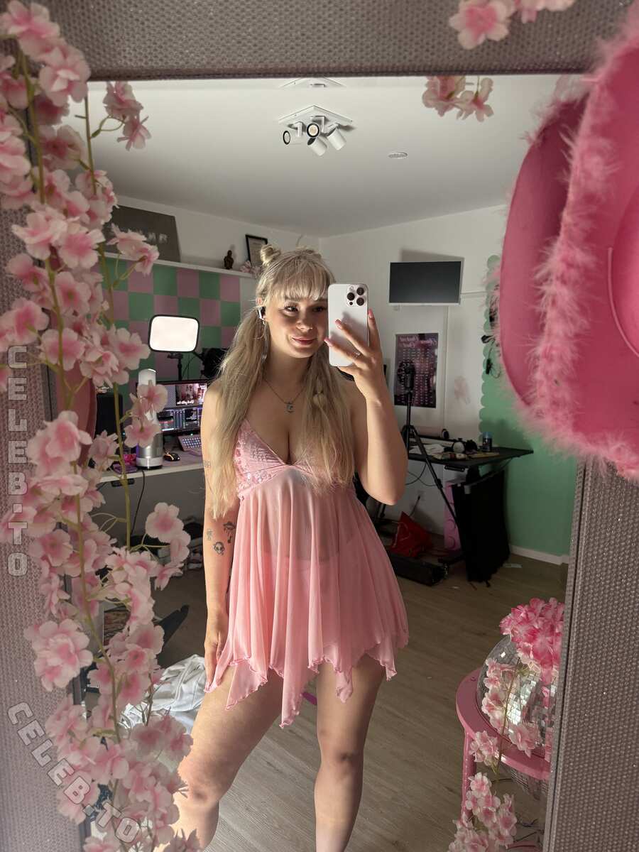 Akkcess nude photo 5