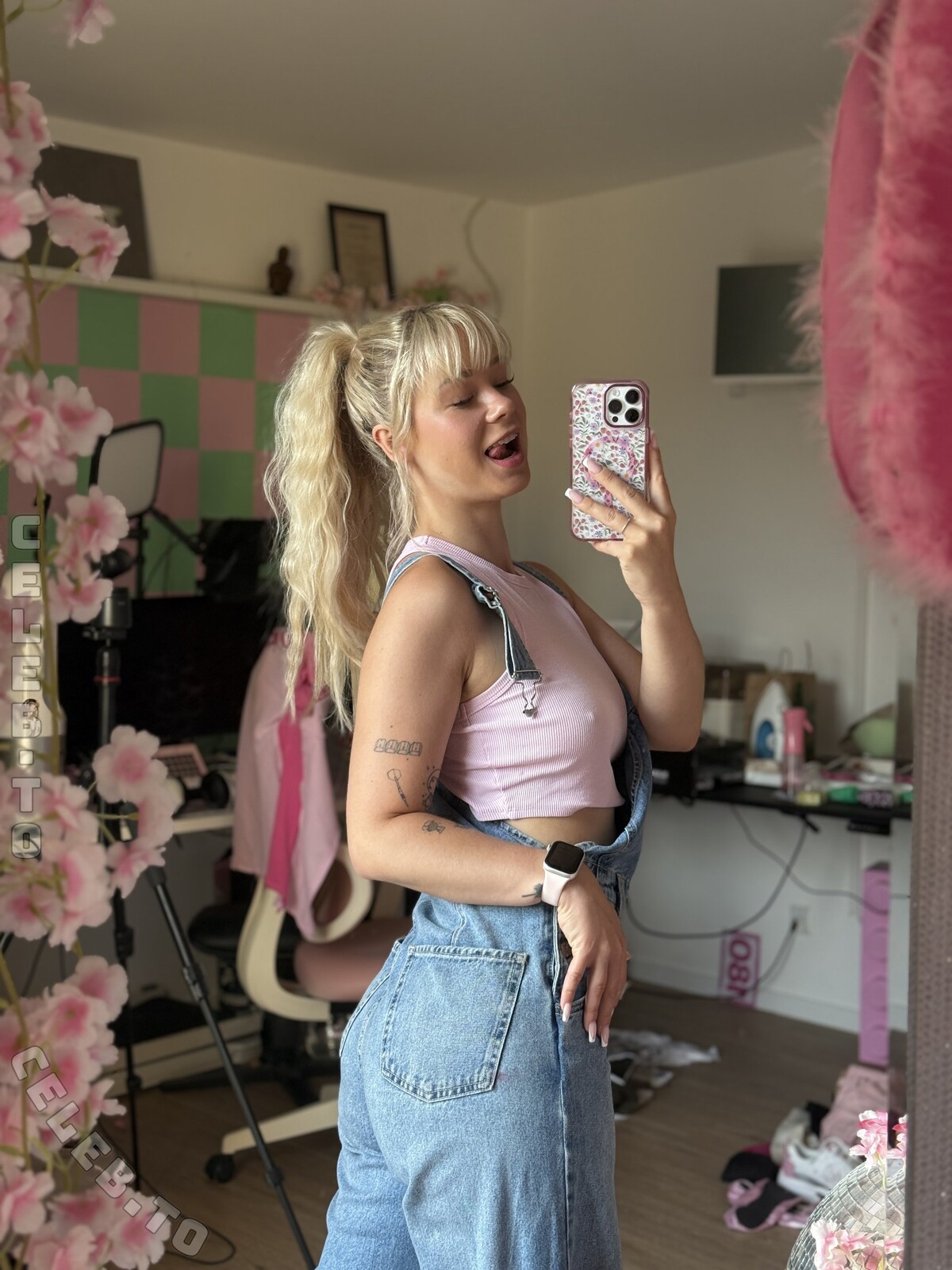 Akkcess nude photo 2