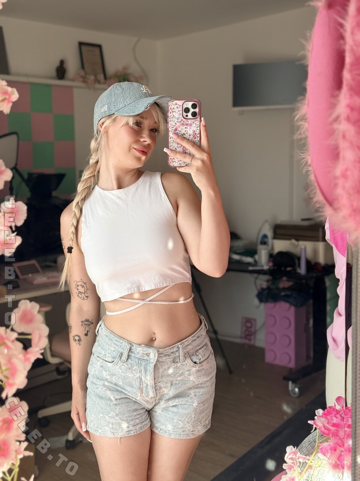 Akkcess nude photo 2