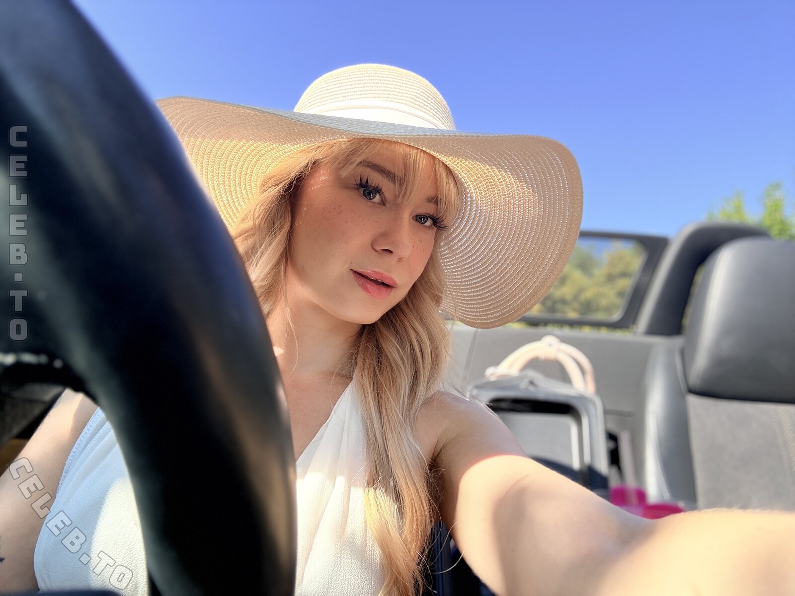 Akkcess nude photo 3