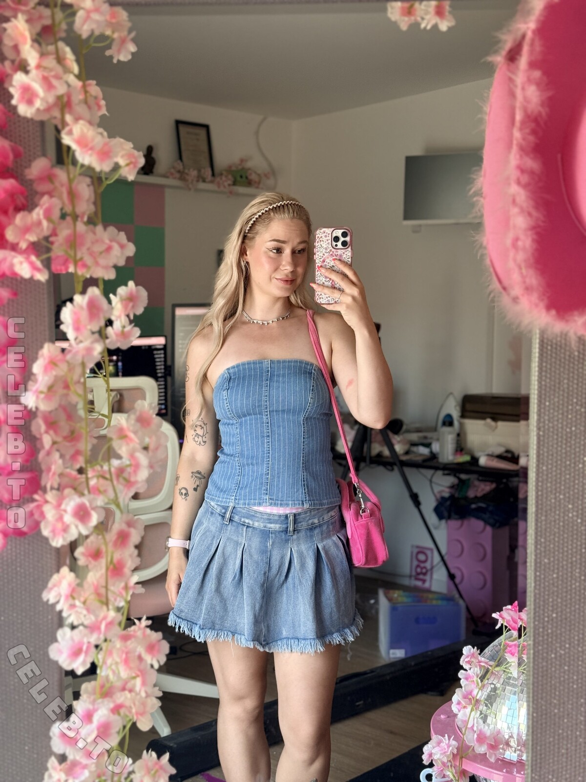 Akkcess nude photo 2