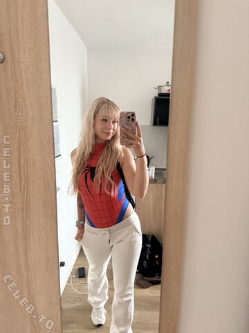 Akkcess – Outfit of the spidergirl 🕷️🩷