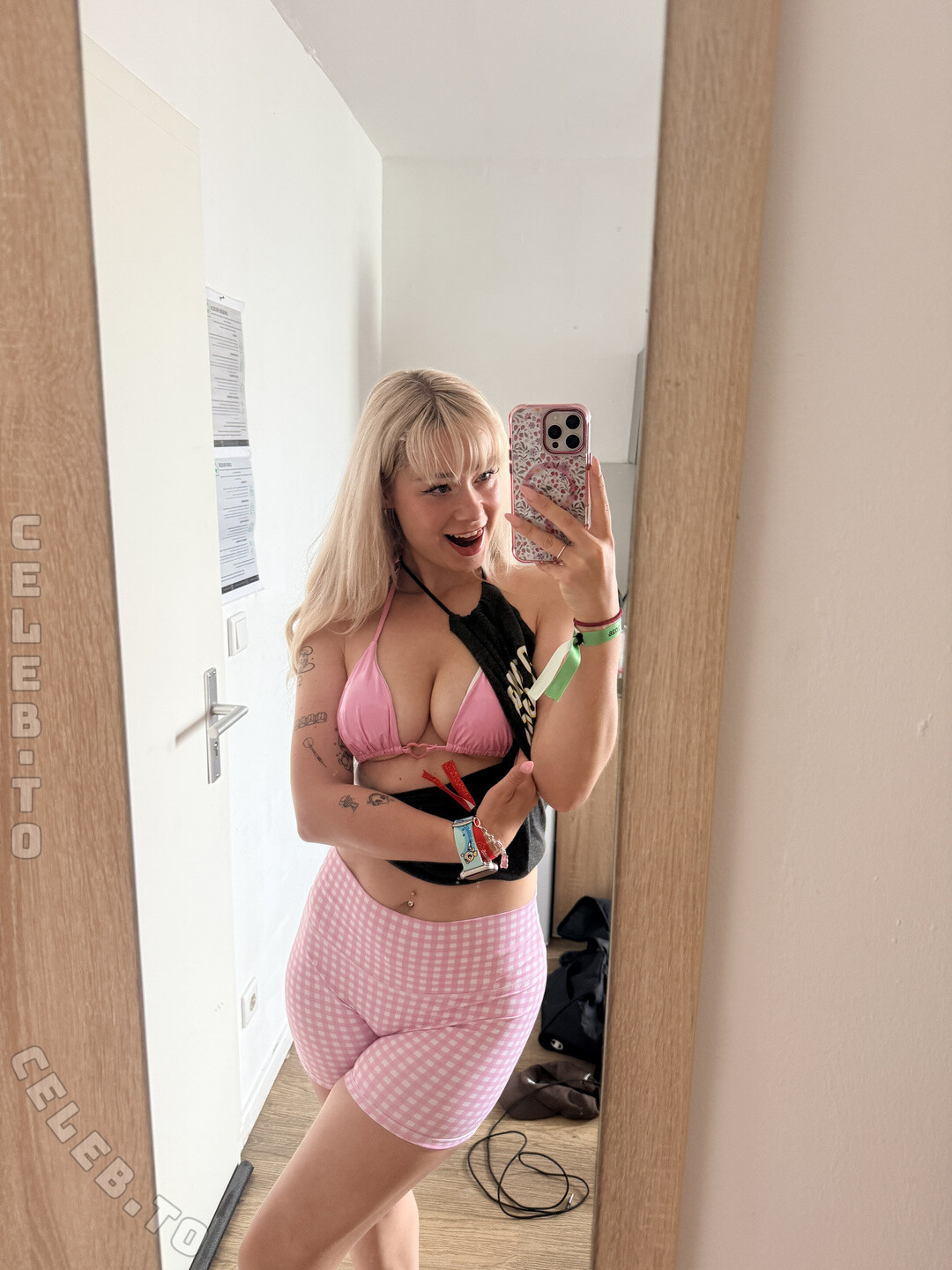 Akkcess nude photo 2
