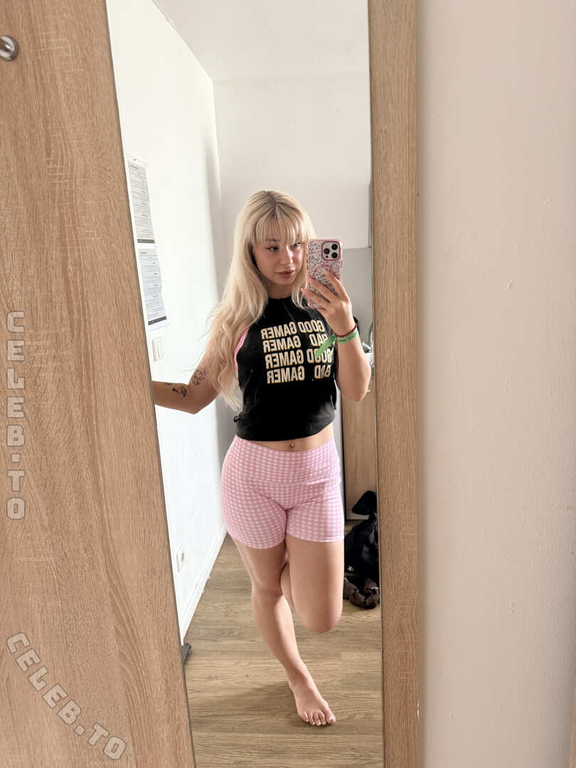 Akkcess nude photo 4