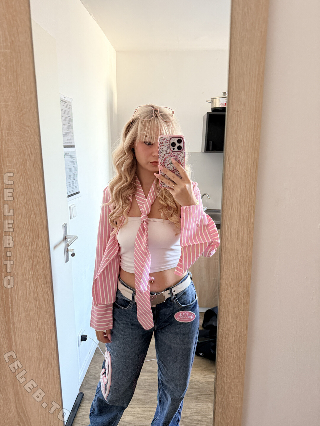 Akkcess nude photo 2